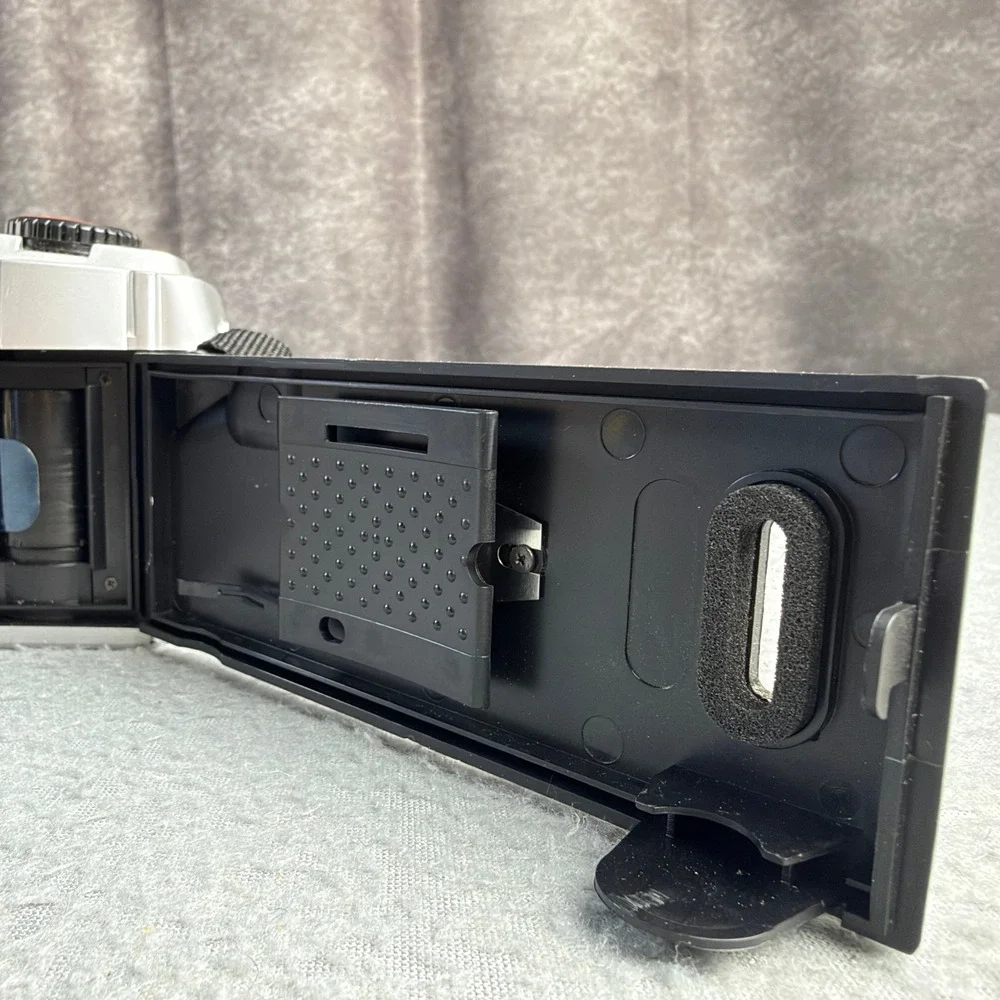 Ultima UL-3000 35mm Film Camera Focus Free Optical Lens Motor Drive Silver Black